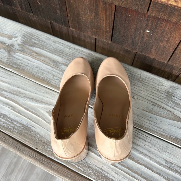 Christian Louboutin Nude Patent Leather Pumps Size 39. Runs a size big. - Picture 8 of 10